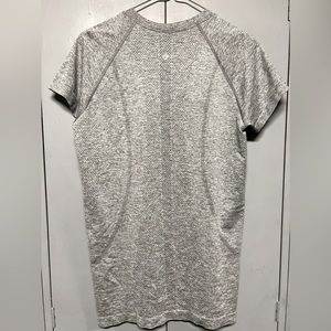 LULULEMON RUN SWIFTLY GREY SHIRT SIZE 10